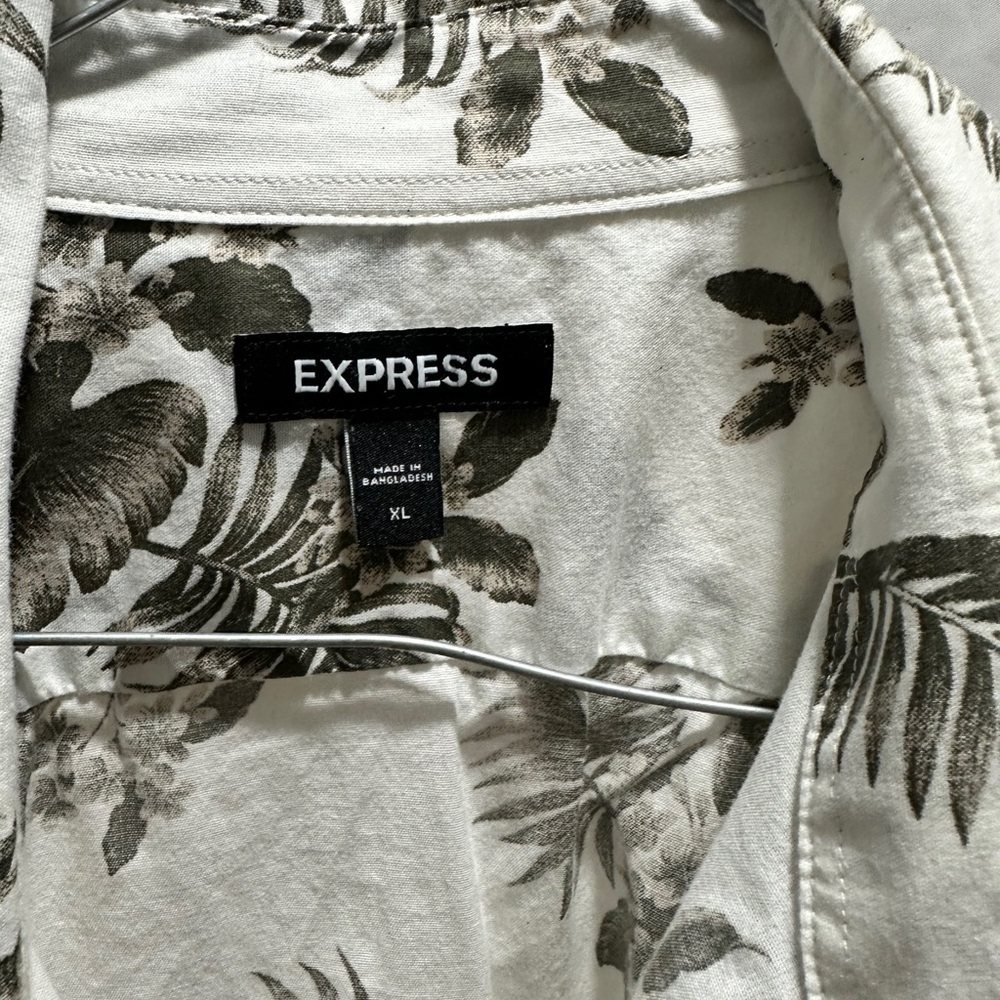 Express Men's Tropical Print Short Sleeve Shirt - Picture 4 of 4